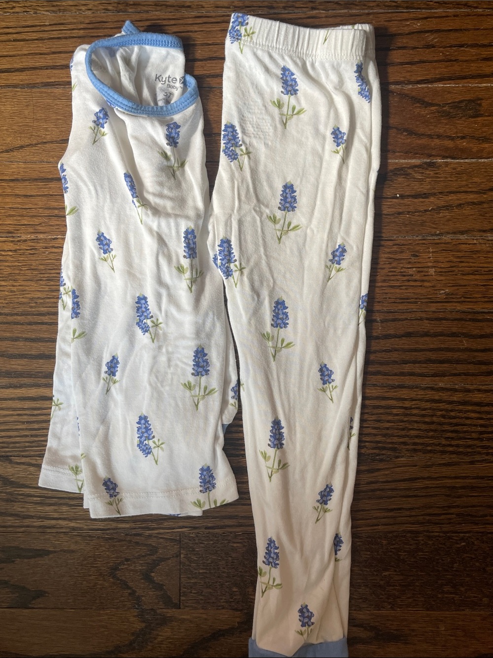 Kyte BABY White Pajama Set with Blue Floral Print